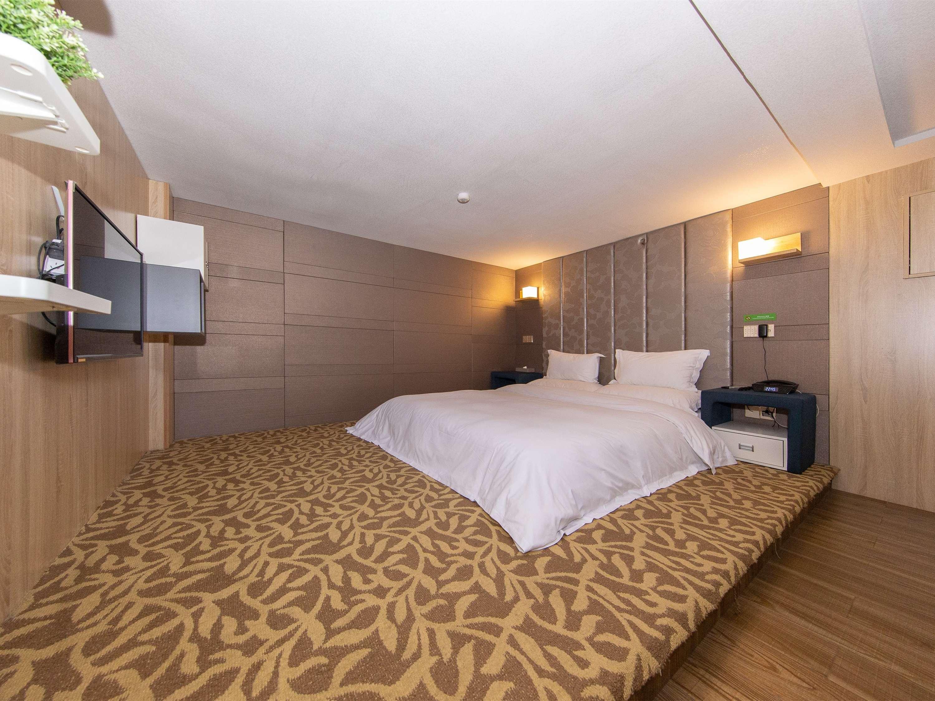 ホテル Ibis Styles Nantong Development Zone Shimao Plaza エクステリア 写真